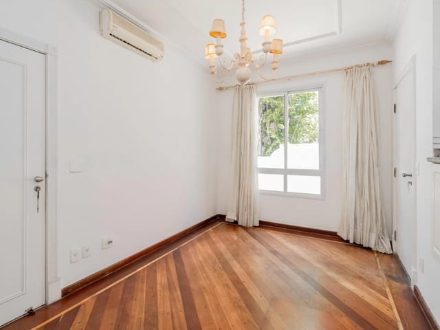 Casa com 900m², à venda, no bairro Alphaville Residencial Dois em Barueri