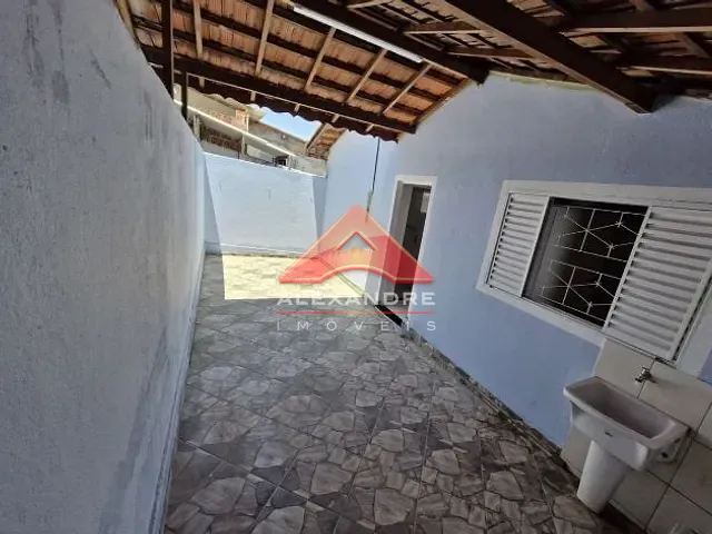 Casa com 250m² 4 quartos e 2 banheiros, à venda, no bairro Jardim Satélite em São José dos Campos