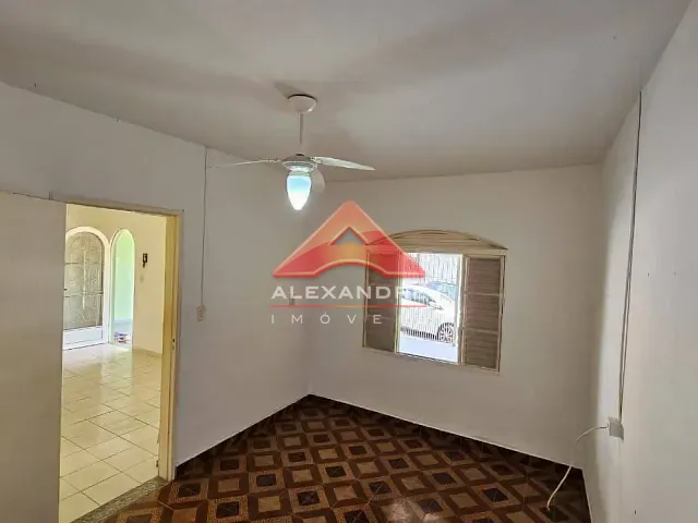 Casa 3 quartos e 1 banheiro, à venda, no bairro Vila Ester em São José dos Campos