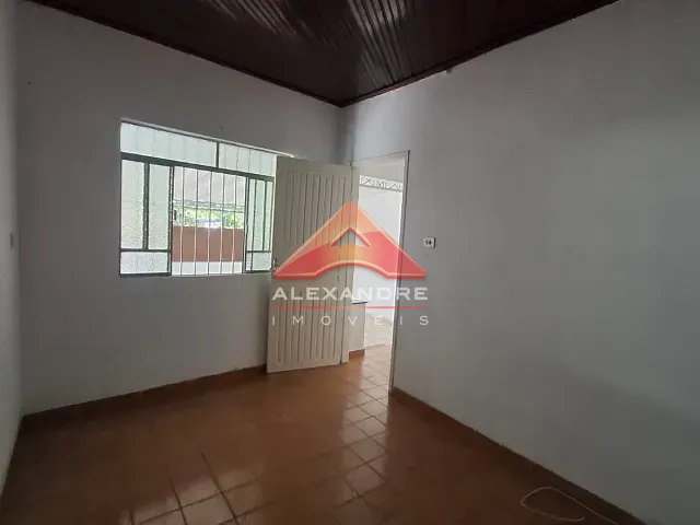 Casa com 80m² 2 quartos e 1 banheiro, para alugar, no bairro Vila Ester em São José dos Campos