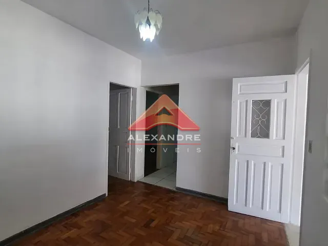 Casa com 94m² 3 quartos e 2 banheiros, para alugar, no bairro Vila Ester em São José dos Campos