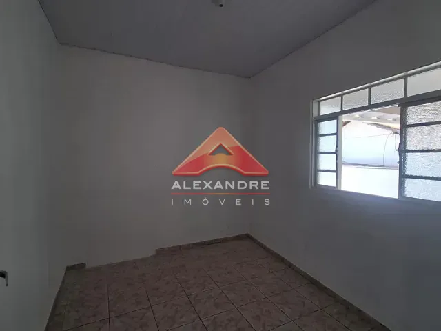 Casa com 94m² 3 quartos e 2 banheiros, para alugar, no bairro Vila Ester em São José dos Campos
