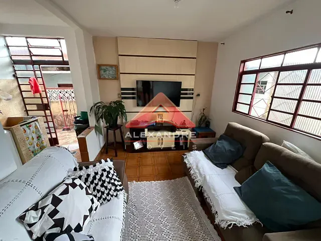 Casa com 250m² 2 quartos e 1 banheiro, à venda, no bairro Jardim Ismênia em São José dos Campos