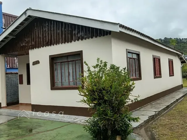 Casa com 600m² 3 quartos e 1 banheiro, à venda, no bairro Centro em São Bento do Sapucaí