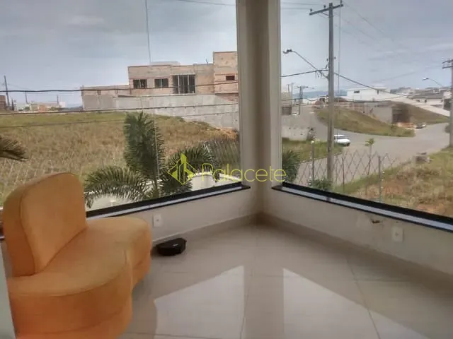 Casa com 892m² 3 quartos e 1 banheiro, à venda, no bairro Village Mantiqueira em Guaratinguetá