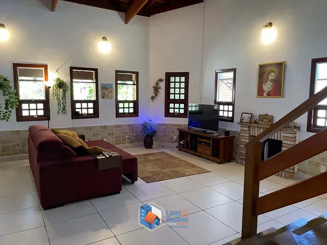 Casa com 960m² 3 quartos e 4 banheiros, à venda, no bairro Parque Dom Henrique em Cotia
