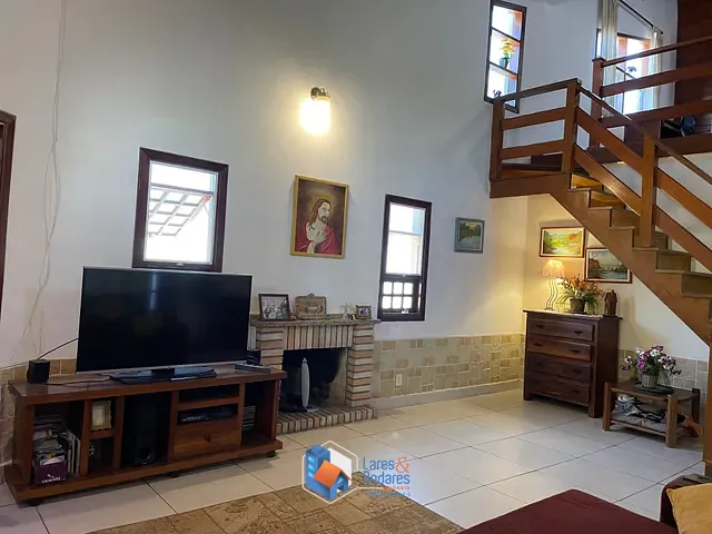 Casa com 960m² 3 quartos e 4 banheiros, à venda, no bairro Parque Dom Henrique em Cotia