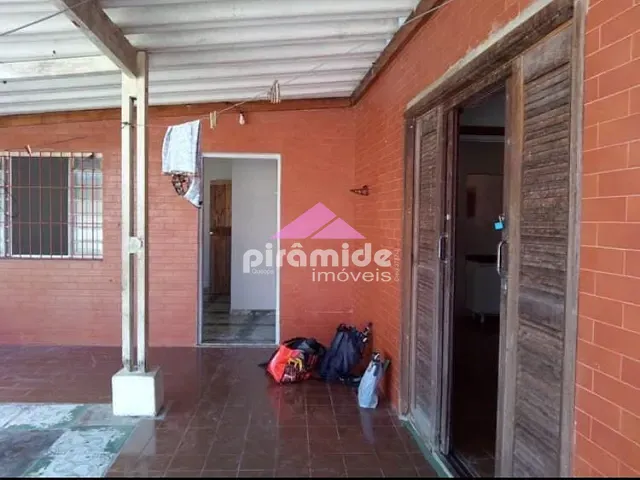 Casa com 335m² 2 quartos e 2 banheiros, à venda, no bairro Pontal de Santa Marina em Caraguatatuba