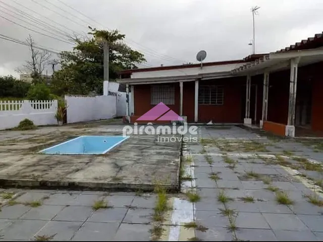Casa com 335m² 2 quartos e 2 banheiros, à venda, no bairro Pontal de Santa Marina em Caraguatatuba