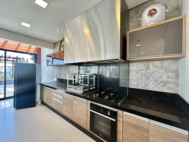 Casa com 720m² 3 quartos e 5 banheiros, à venda, no bairro barreiro em Araçoiaba da Serra