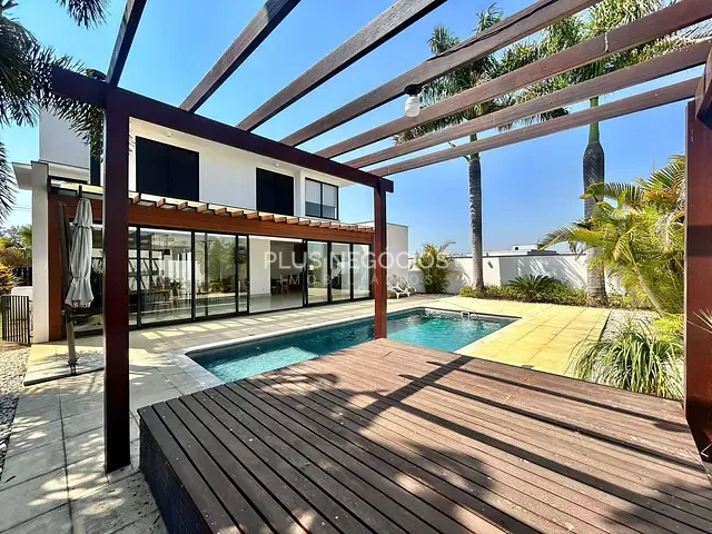 Casa com 720m² 3 quartos e 5 banheiros, à venda, no bairro barreiro em Araçoiaba da Serra