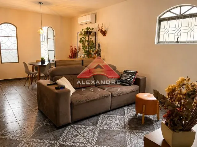 Casa com 250m² 3 quartos e 1 banheiro, à venda, no bairro Jardim Ismênia em São José dos Campos