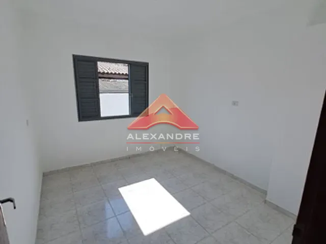 Casa com 250m² 3 quartos e 2 banheiros, à venda, no bairro Jardim Ismênia em São José dos Campos