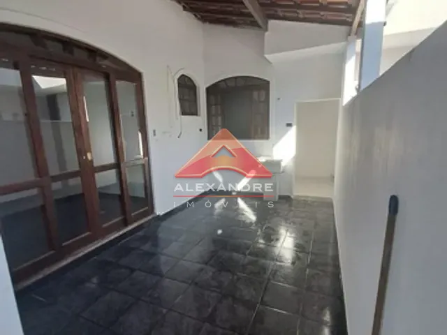 Casa com 250m² 3 quartos e 2 banheiros, à venda, no bairro Jardim Ismênia em São José dos Campos