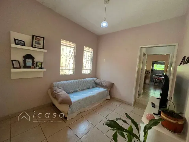 Casa com 300m² 3 quartos e 1 banheiro, à venda, no bairro Vila Resende em Caçapava