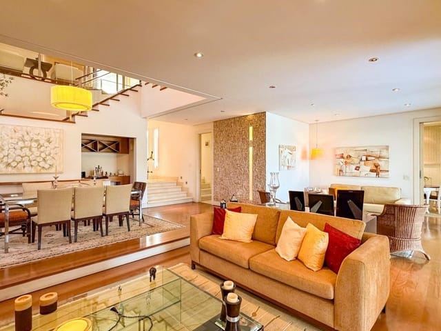 Casa com 480m², à venda, no bairro Alphaville em Santana de Parnaíba