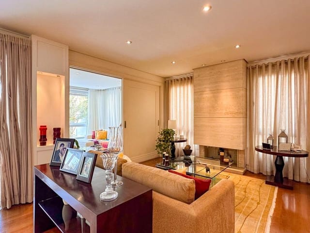 Casa com 480m², à venda, no bairro Alphaville em Santana de Parnaíba