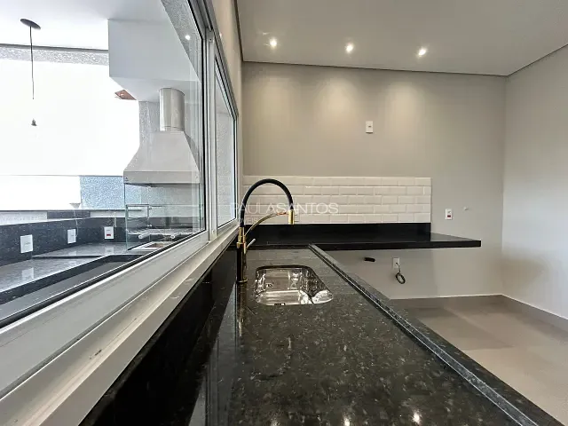 Casa com 250m² 4 quartos e 3 banheiros, à venda, no bairro Wanel Ville em Sorocaba