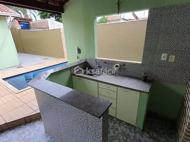 Casa com 360m² 2 quartos e 2 banheiros, à venda ou para alugar, no bairro Jardim Jockey Club em Campo Grande