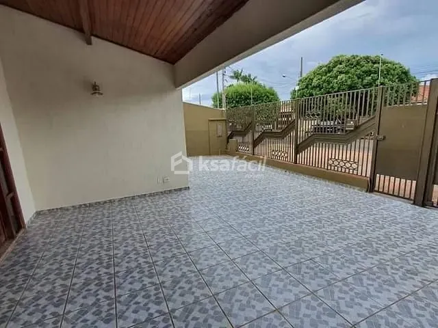 Casa com 360m² 2 quartos e 2 banheiros, à venda ou para alugar, no bairro Jardim Jockey Club em Campo Grande