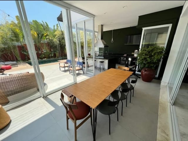 Casa com 425m² 4 quartos e 6 banheiros, à venda ou para alugar, no bairro Tamboré em Santana de Parnaíba
