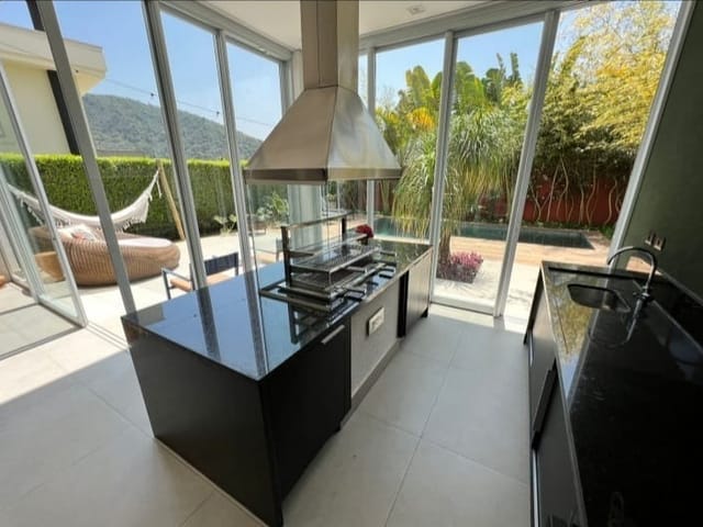 Casa com 425m² 4 quartos e 6 banheiros, à venda ou para alugar, no bairro Tamboré em Santana de Parnaíba