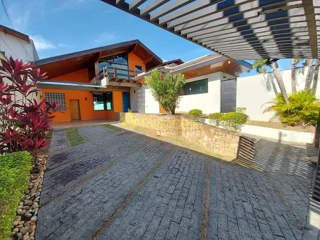 Casa com 570m² 3 quartos e 6 banheiros, à venda, no bairro Jardim das Nações em Taubaté