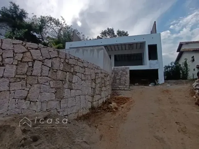 Casa com 720m² 4 quartos e 1 banheiro, à venda, no bairro Toninhas em Ubatuba