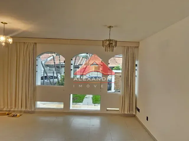 Casa com 250m² 3 quartos e 2 banheiros, para alugar, no bairro Residencial Planalto em São José dos Campos