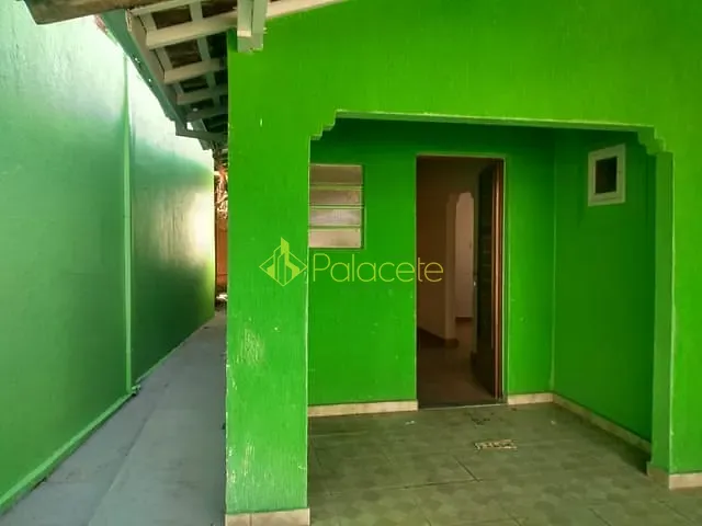 Casa com 358m² 2 quartos e 2 banheiros, à venda, no bairro Jardim Rosely em Pindamonhangaba