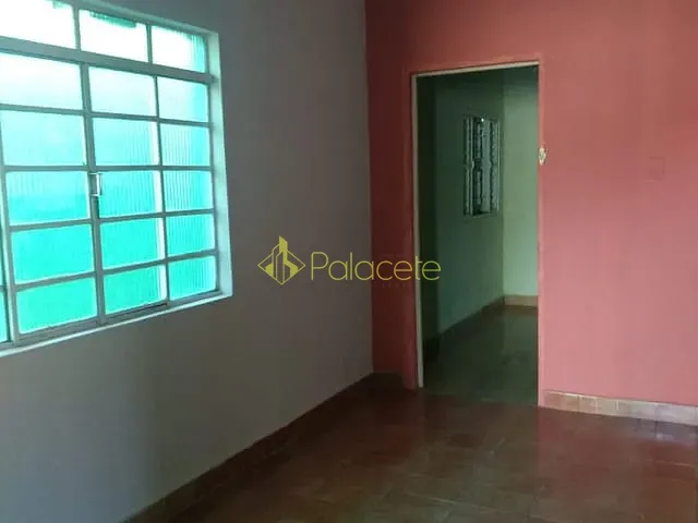 Casa com 358m² 2 quartos e 2 banheiros, à venda, no bairro Jardim Rosely em Pindamonhangaba