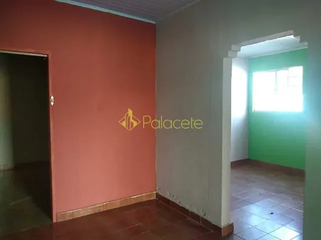 Casa com 358m² 2 quartos e 2 banheiros, à venda, no bairro Jardim Rosely em Pindamonhangaba