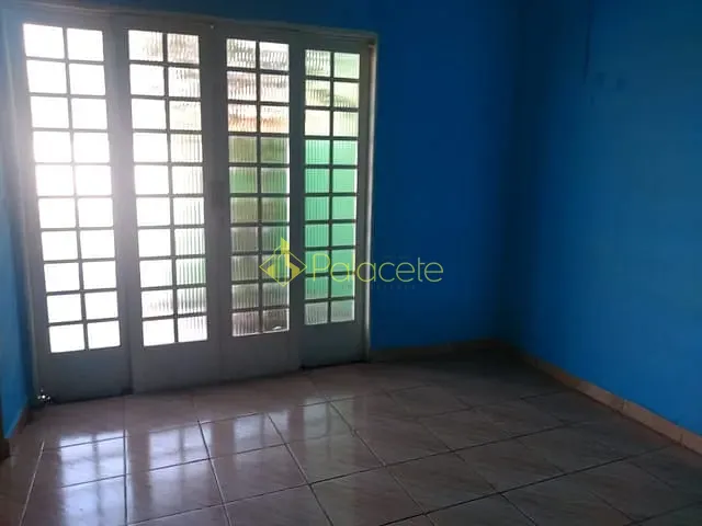 Casa com 358m² 2 quartos e 2 banheiros, à venda, no bairro Jardim Rosely em Pindamonhangaba