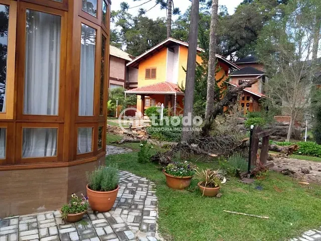 Casa com 500m² 3 quartos e 3 banheiros, à venda, no bairro Monte Verde em Juiz de Fora