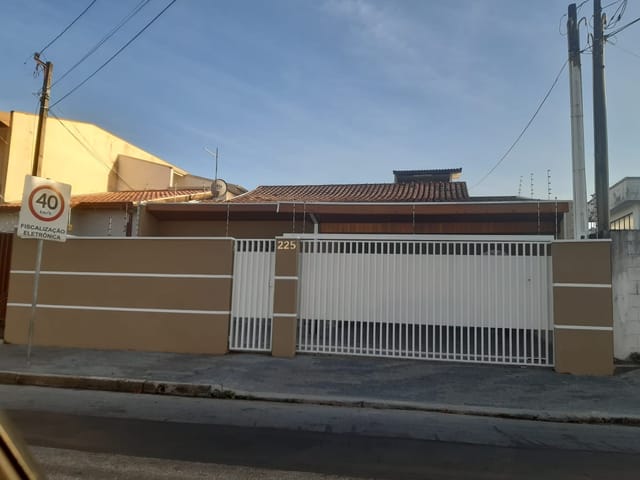 Casa 3 quartos e 4 banheiros, à venda, no bairro Jardim Isabel em Taubaté
