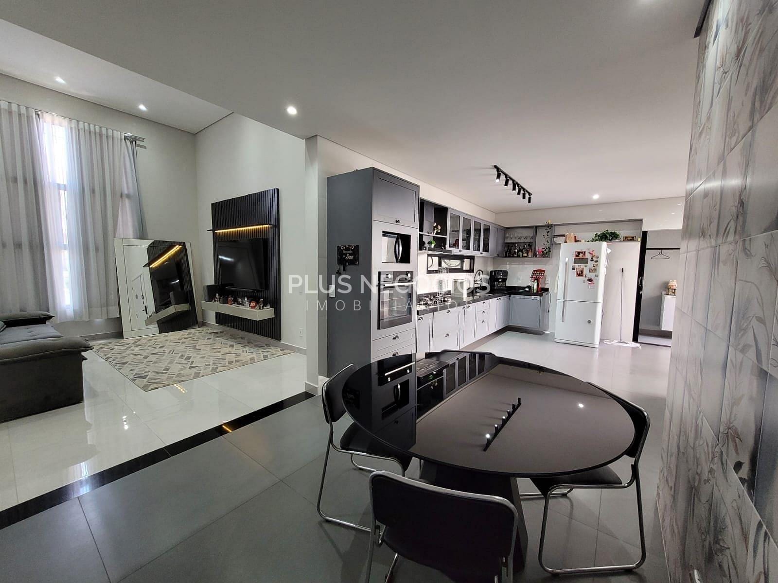 Casa, 3 quartos, 177 m² - Foto 1