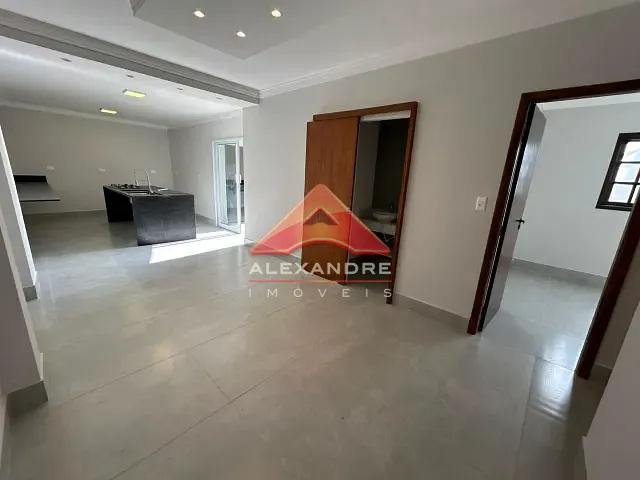 Casa 4 quartos e 4 banheiros, à venda, no bairro Jardim das Flores em São José dos Campos