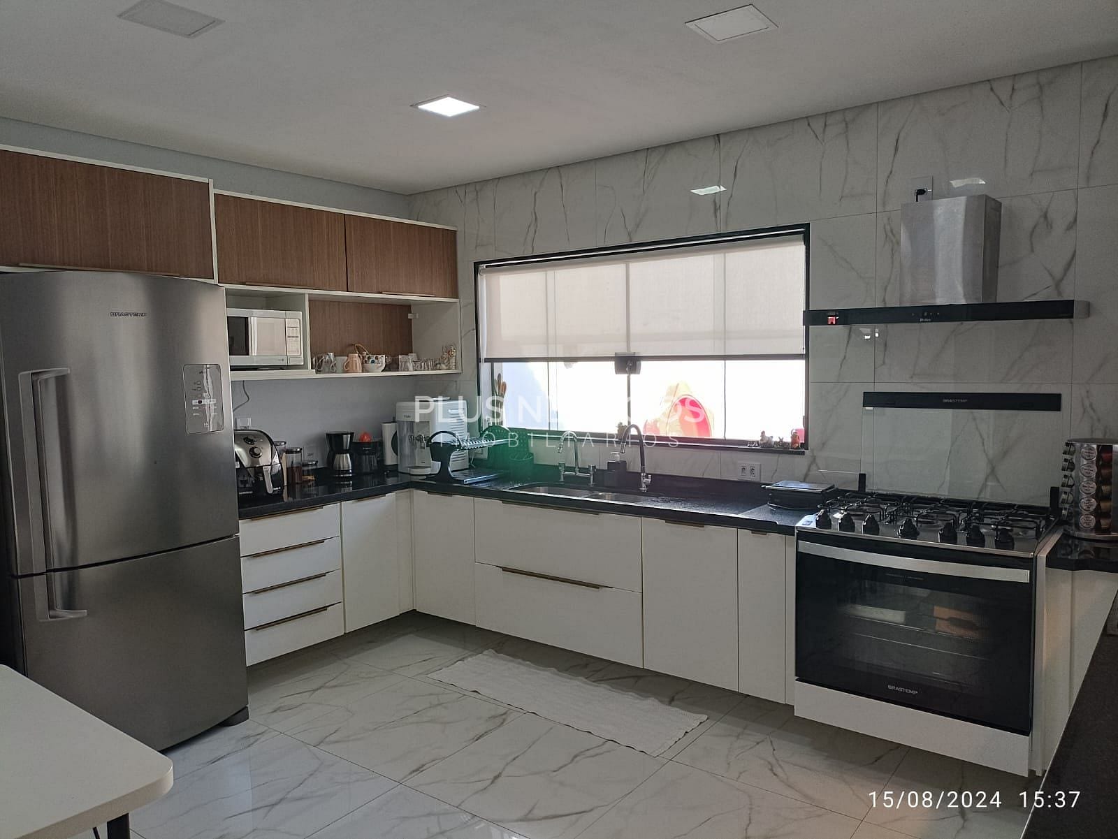 Casa, 3 quartos, 259 m² - Foto 35