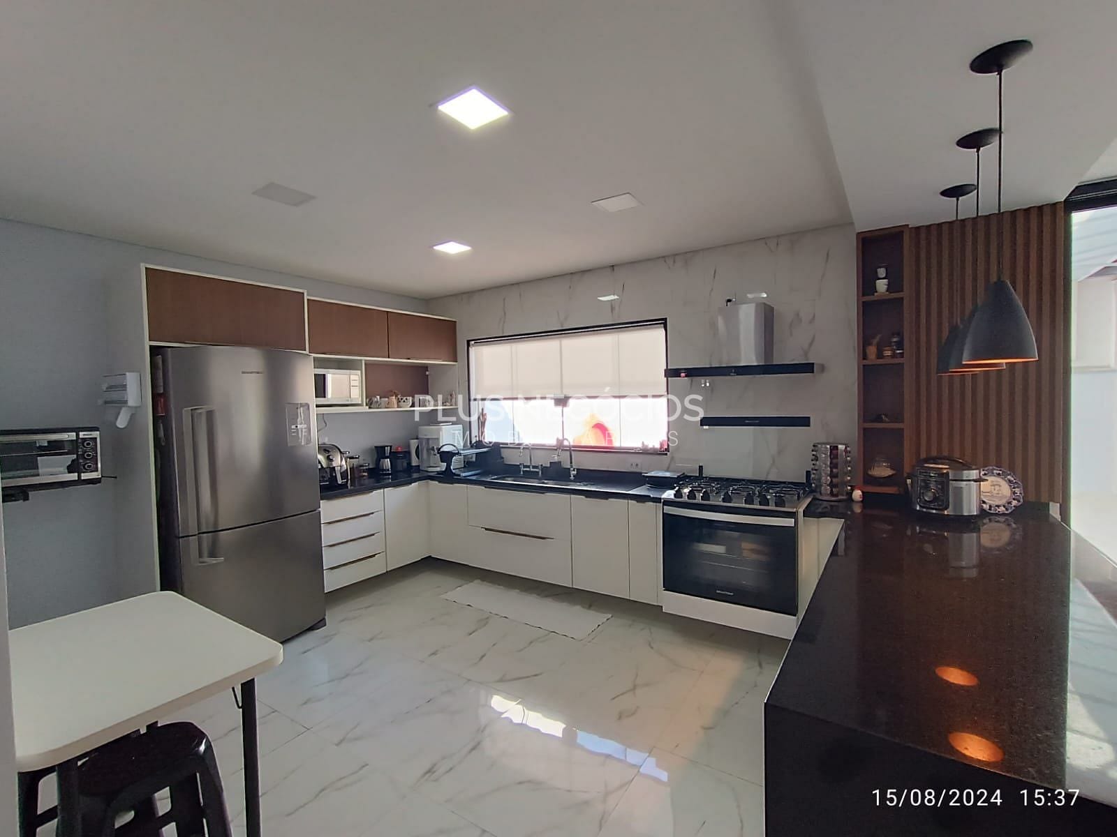 Casa, 3 quartos, 259 m² - Foto 37