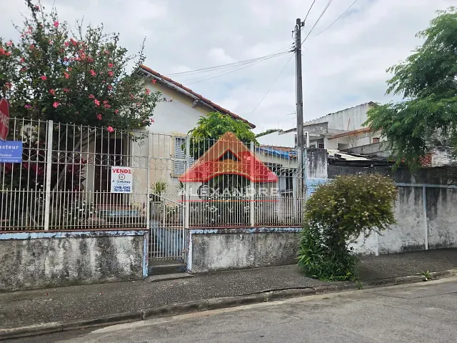 Casa 2 quartos e 1 banheiro, à venda, no bairro Monte Castelo em São José dos Campos
