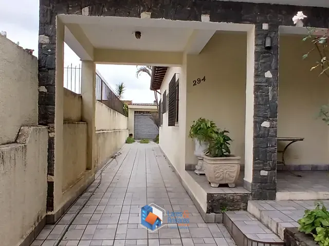 Casa com 300m² 3 quartos e 2 banheiros, à venda, no bairro Vila Alexandria em São Paulo