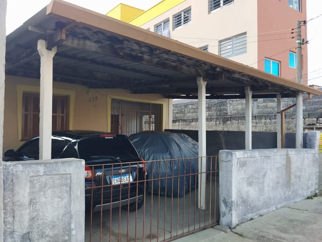 Casa à venda, no bairro Abaete em Taubaté
