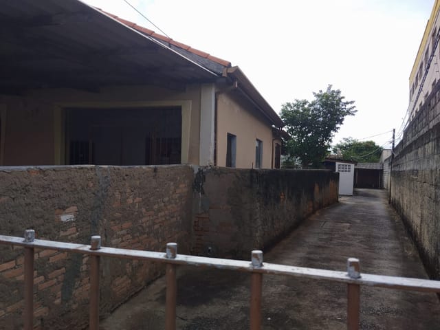 Casa à venda, no bairro Abaete em Taubaté