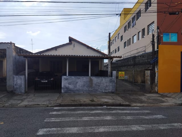 Casa à venda, no bairro Abaete em Taubaté