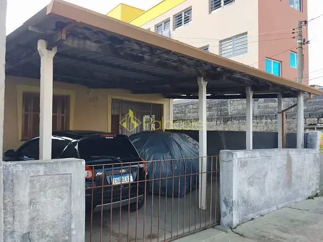 Casa à venda, no bairro Abaete em Taubaté