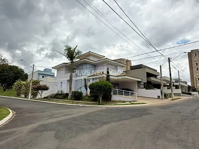 Casa com 367m² 4 quartos e 5 banheiros, à venda, no bairro Vila Rica em Sorocaba