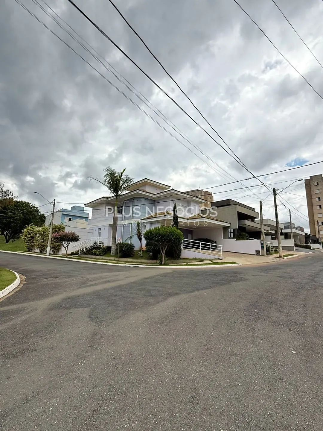 Casa, 4 quartos, 290 m² - Foto 1