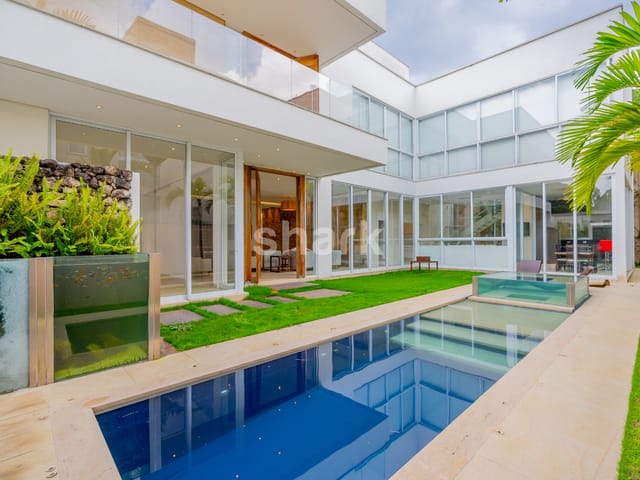 Casa com 500m² 4 quartos e 5 banheiros, à venda ou para alugar, no bairro Tamboré em Barueri
