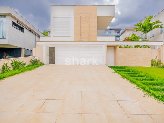 Casa com 500m² 4 quartos e 5 banheiros, à venda ou para alugar, no bairro Tamboré em Barueri