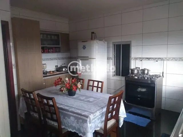 Casa com 250m² 4 quartos e 3 banheiros, à venda, no bairro Jardim Florence em Campinas